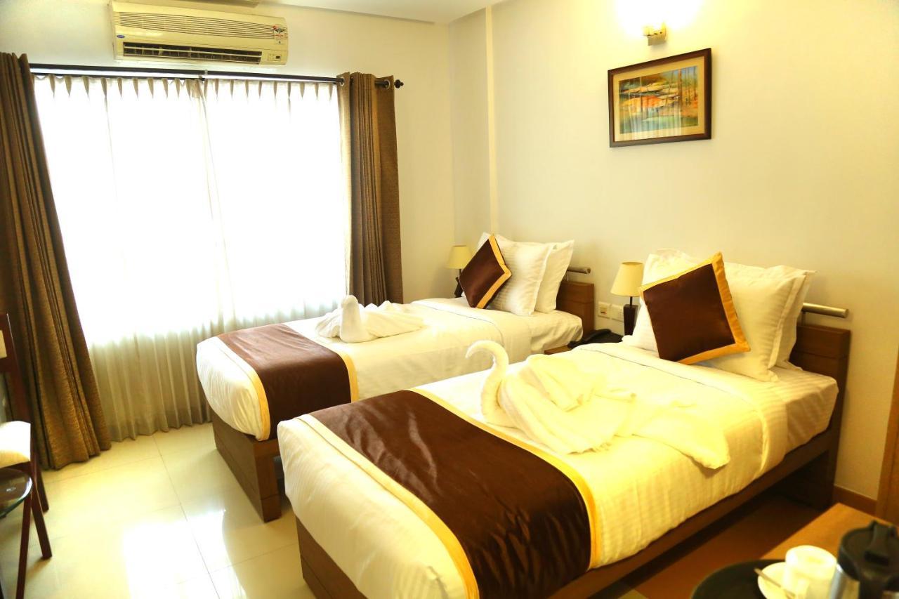 Hotel De Grand Kozhikode Exterior photo