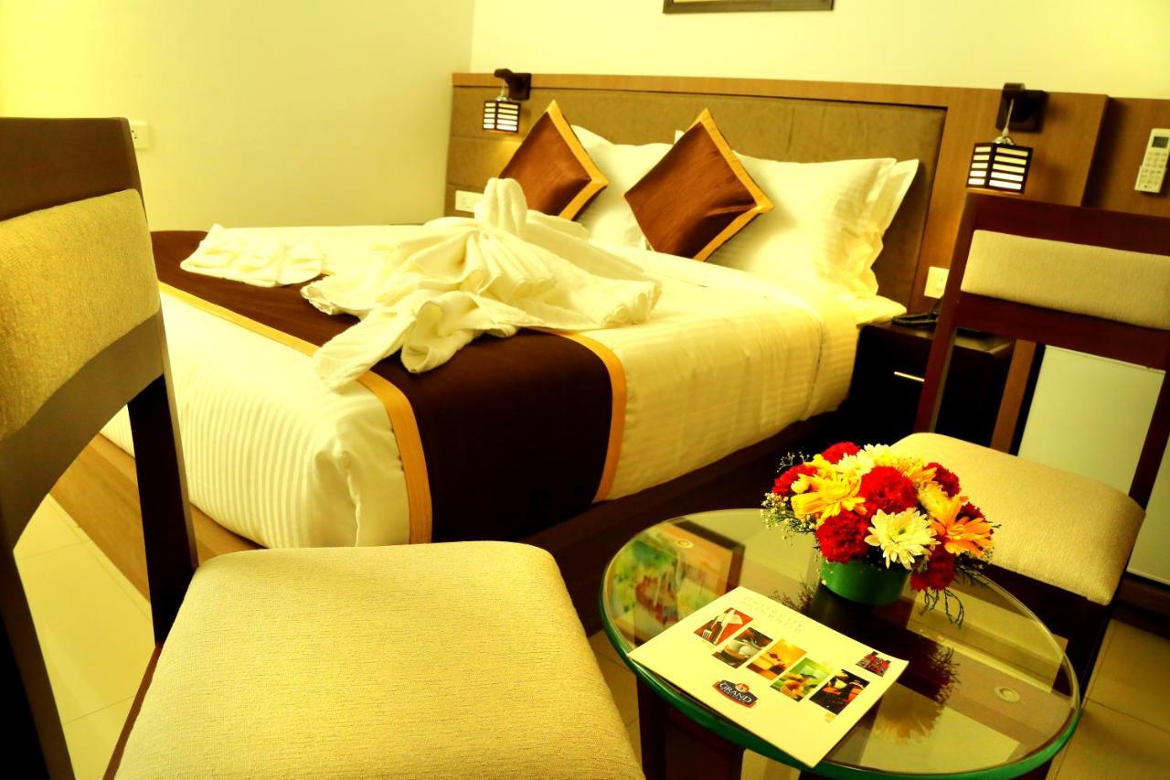 Hotel De Grand Kozhikode Exterior photo
