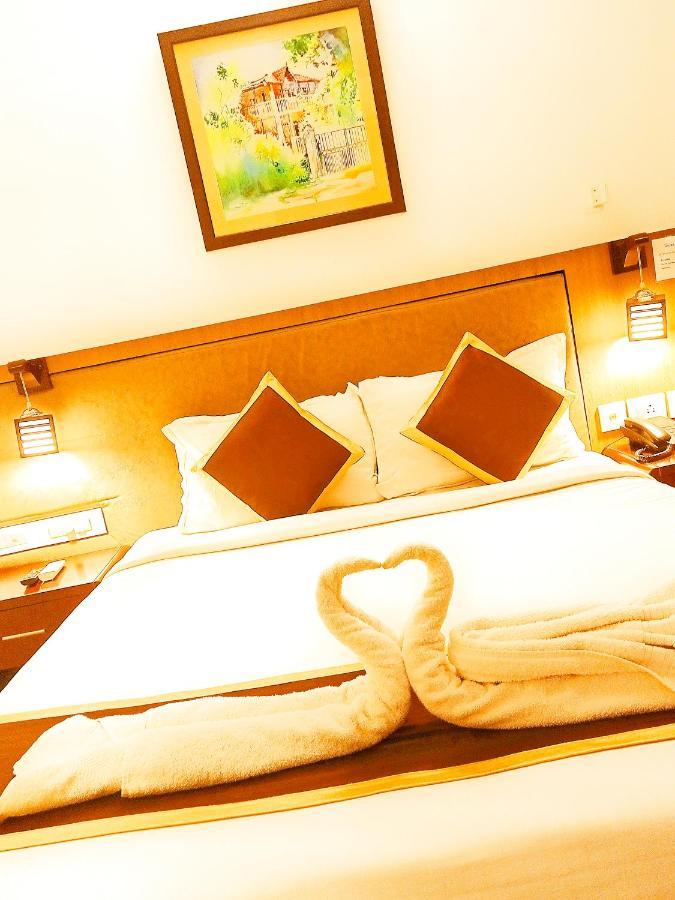 Hotel De Grand Kozhikode Exterior photo